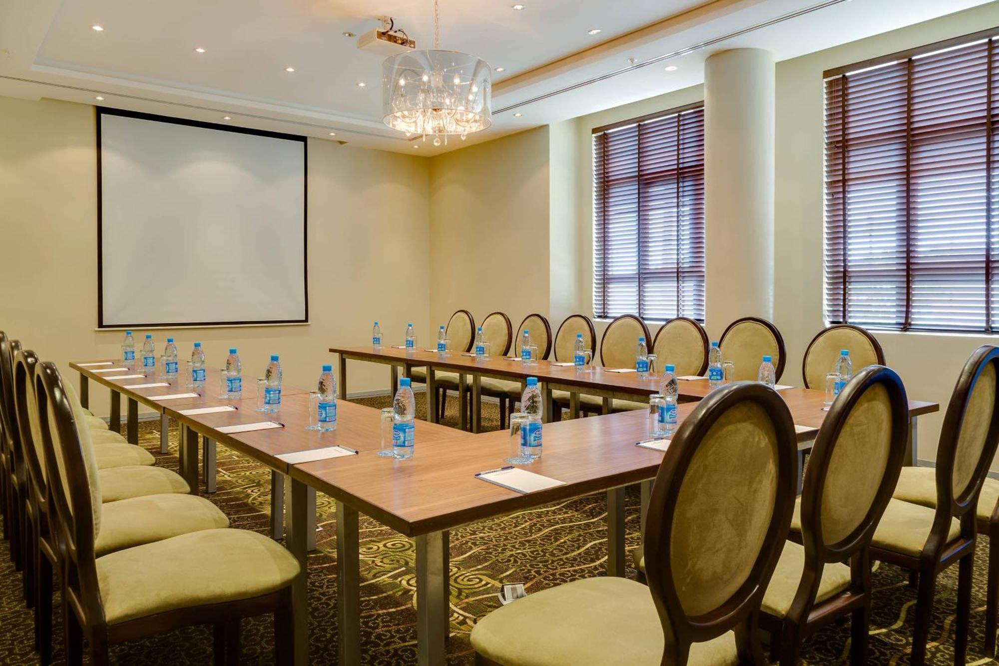 Protea Hotel By Marriott Benin City Select Emotan Exterior foto
