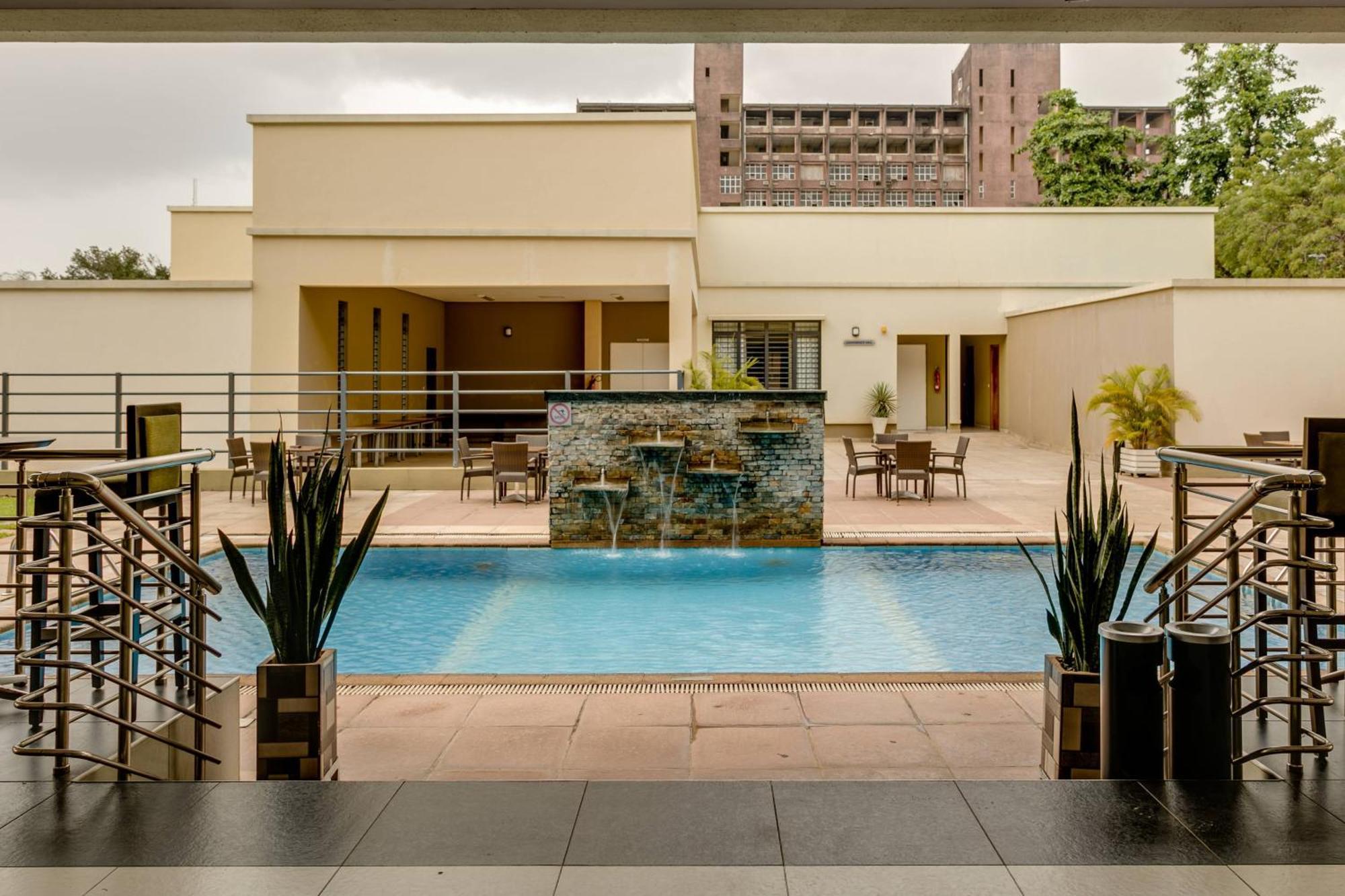 Protea Hotel By Marriott Benin City Select Emotan Exterior foto