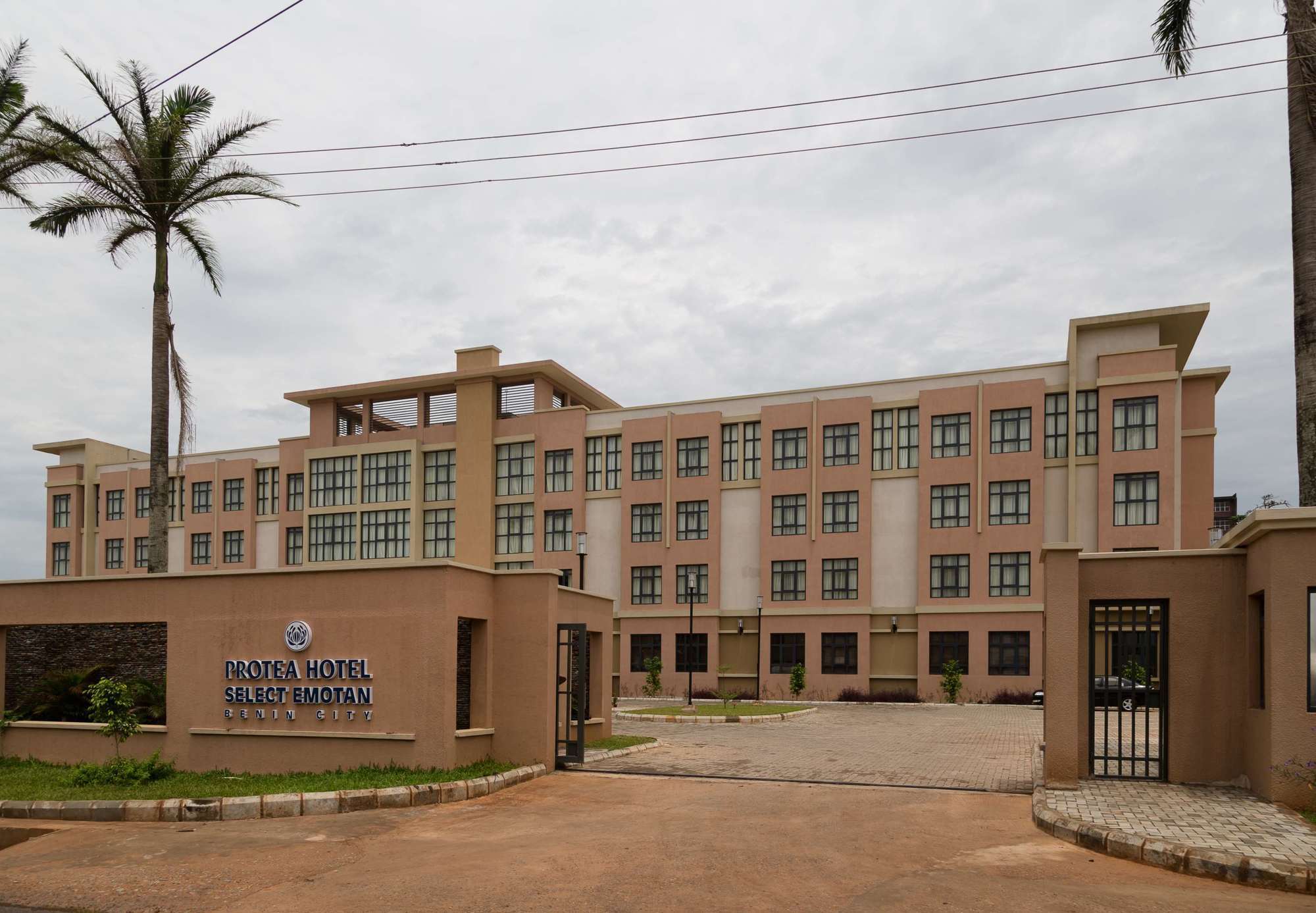 Protea Hotel By Marriott Benin City Select Emotan Exterior foto